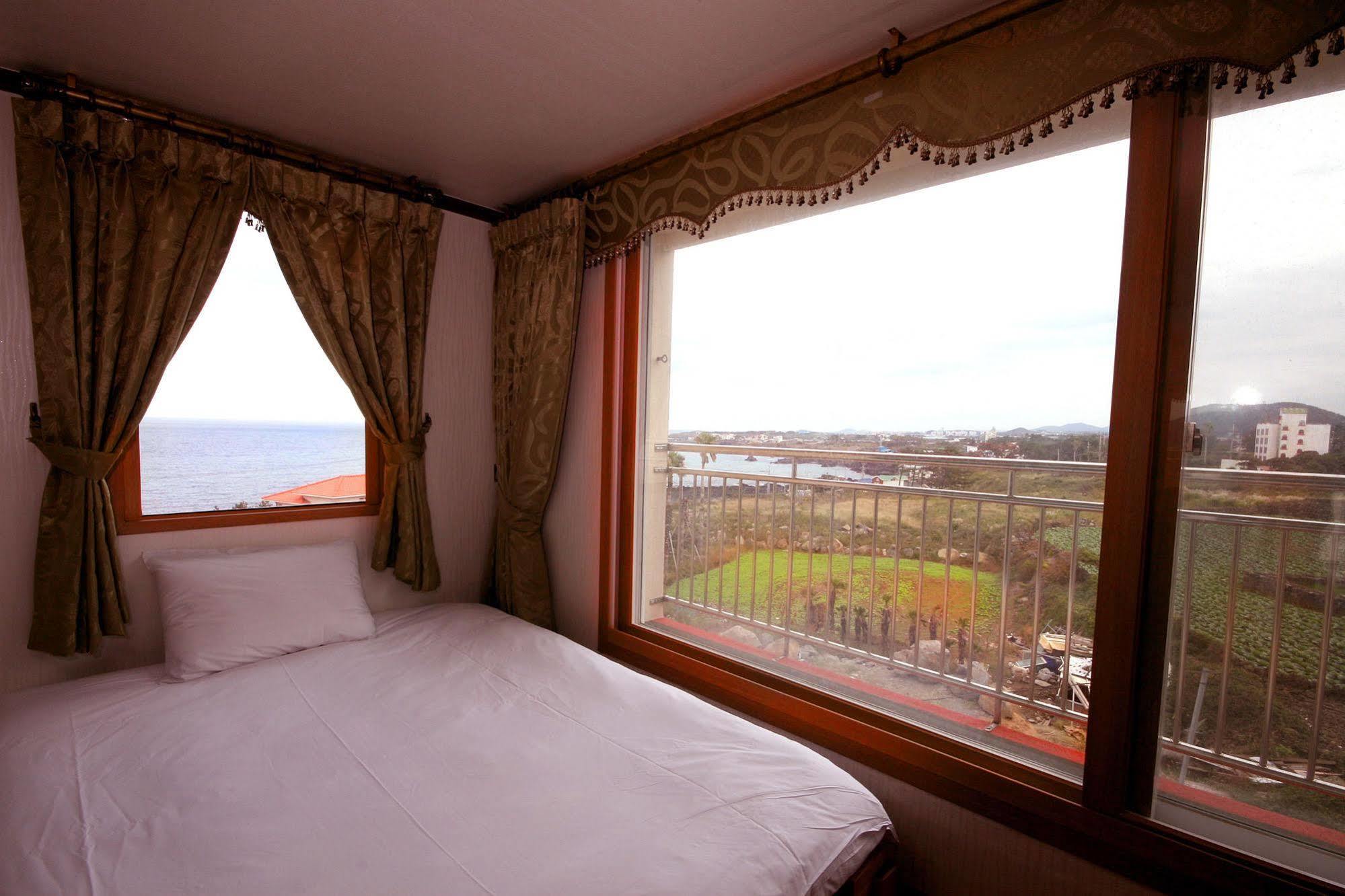 Sea Cliff Hotel Чечжу Екстер'єр фото